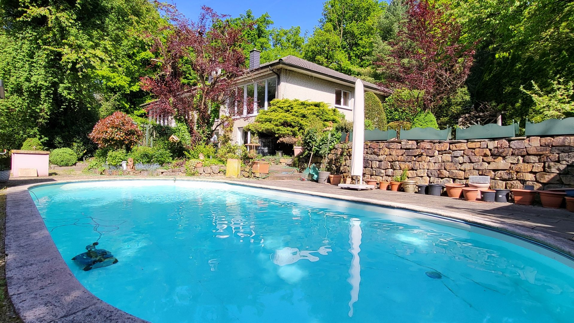 Hausansicht vom Pool